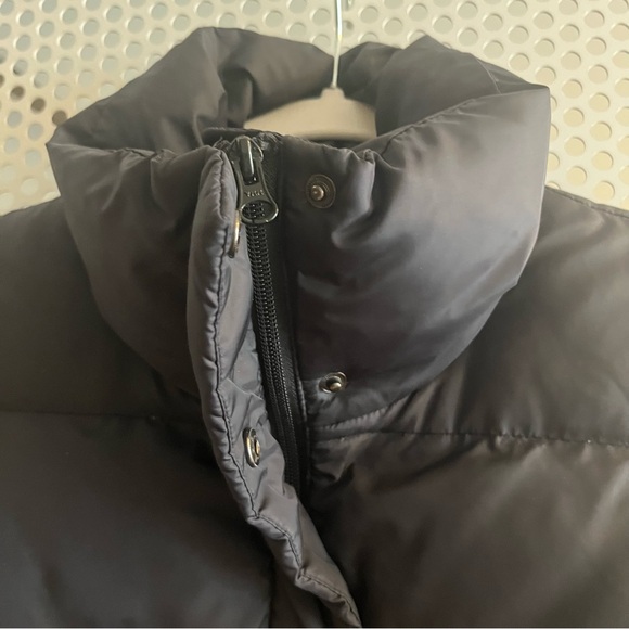 Joe Fresh Duck Down and Feather Puffer Vest Size Small in Black Nylon - Picture 8 of 9